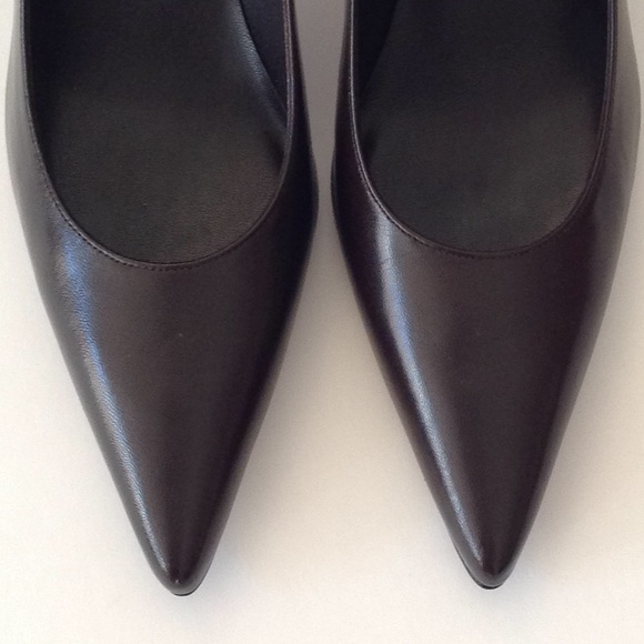 Stuart Weitzman - Brown 'Pointy Toe' Heels - Picture 8 of 8
